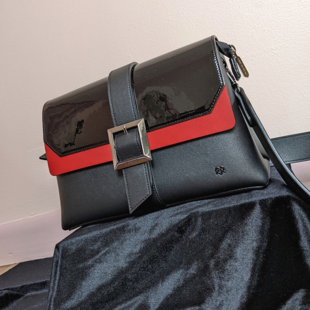 Gunas New York Emily Vegan Leather Crossbody/Clutch Handbag (like new)